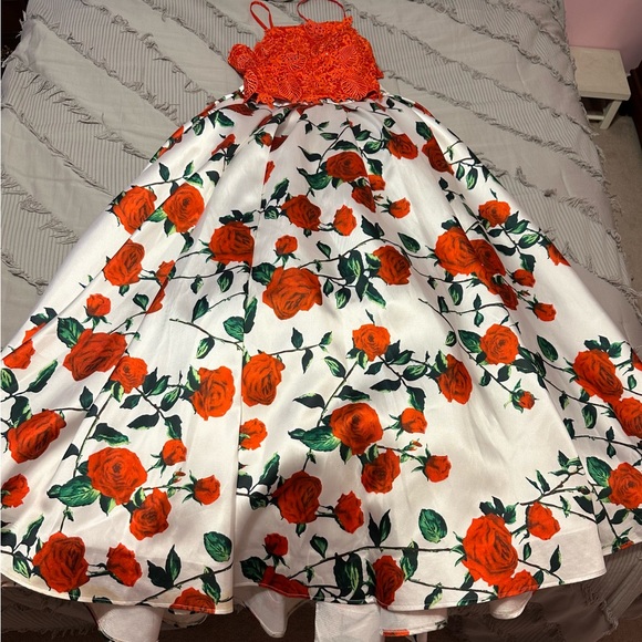 Floral 2 Piece Ball Gown Prom Dress Size 6 - Picture 1 of 9